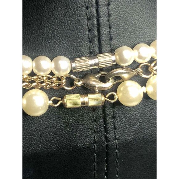 1044 Lot of 3 faux pearl demure layering necklaces Cream & gold tone - Picture 3 of 3